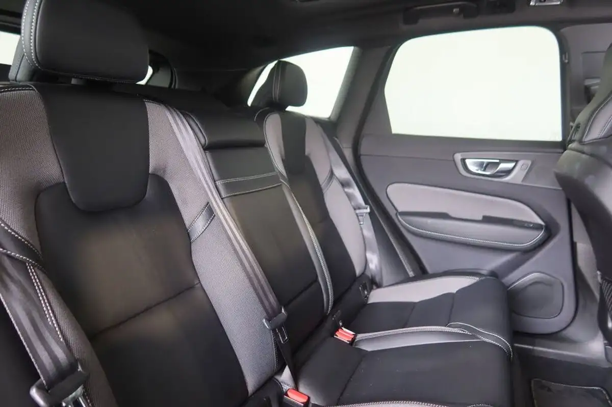 2021-volvo-xc60-20-t6-r-design-340bhp-big-16