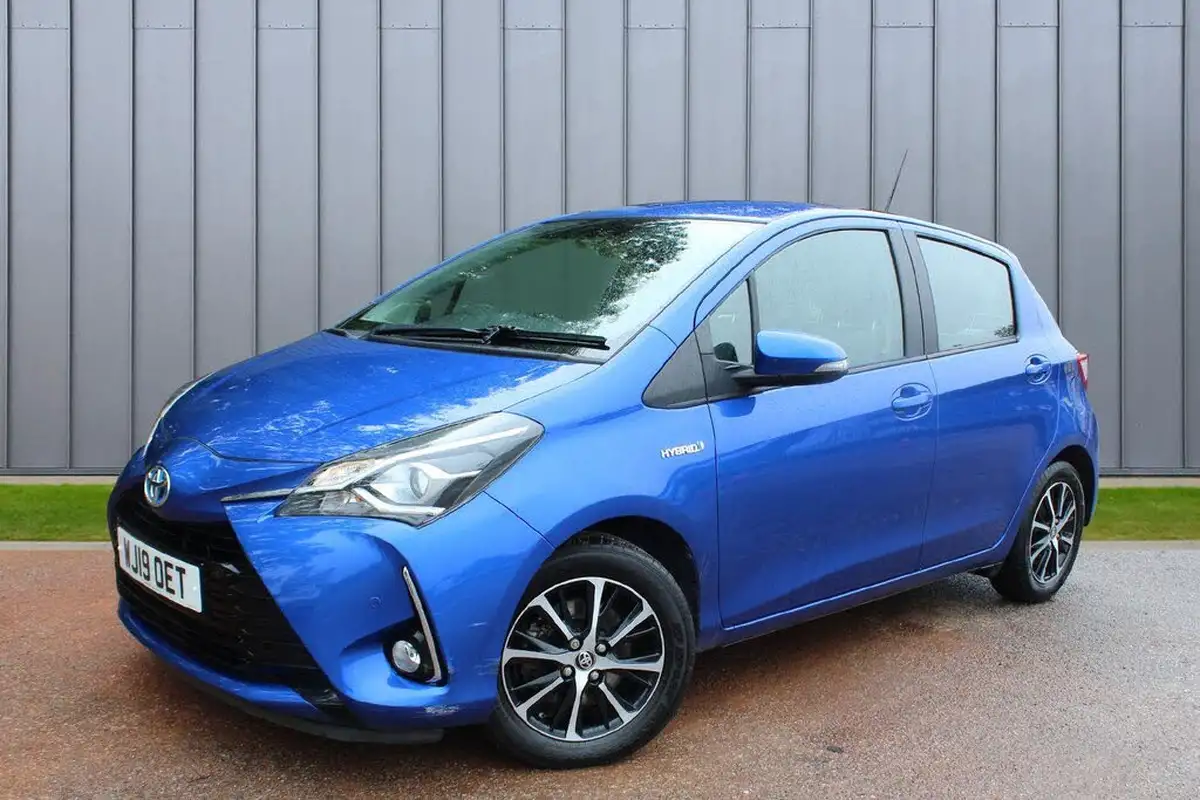 2019-toyota-yaris-15-vvt-i-icon-tech-98bhp-hybrid-1497cc-e-cvt-big-5