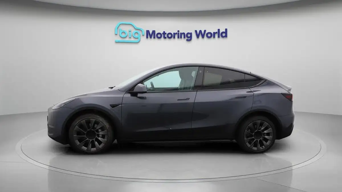 2022-tesla-model-y-e-long-range-big-4