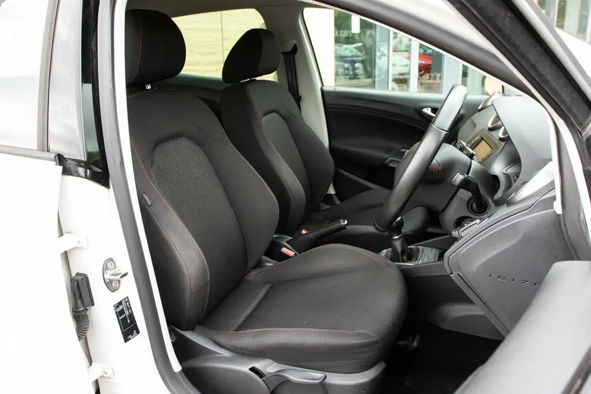 2017-seat-ibiza-12-tsi-fr-technology-110ps-hatchback-5d-big-28