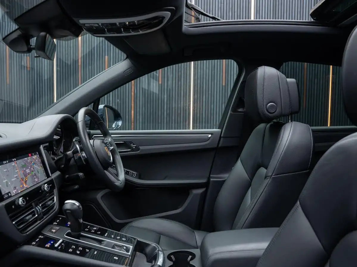2022-porsche-macan-20-big-41