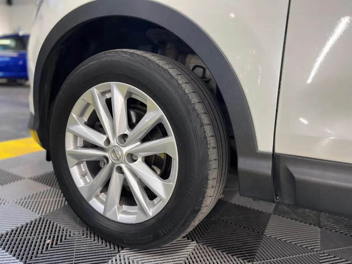 2015-nissan-qashqai-12-acenta-dig-t115ps-smart-vision-pack-big-13