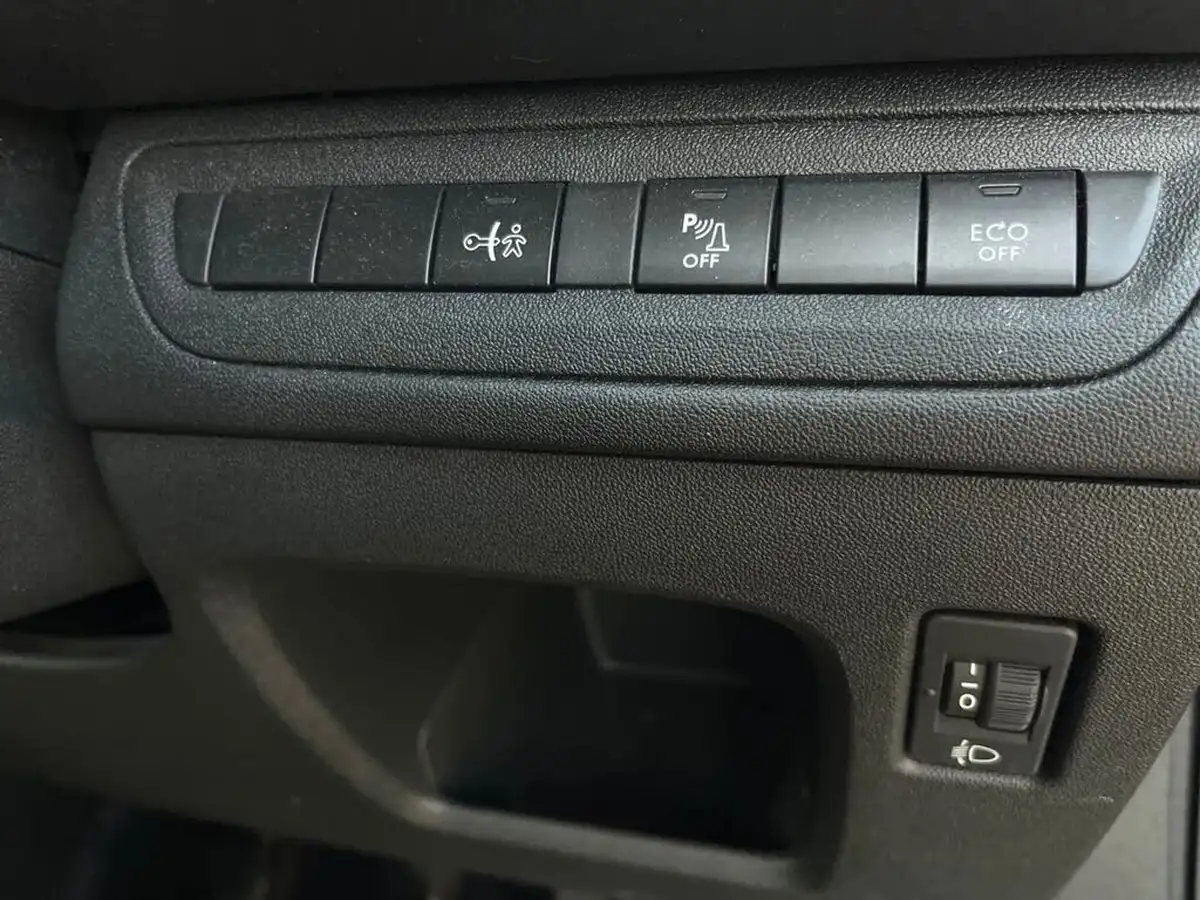 2019-peugeot-208-12-puretech-signature-big-45