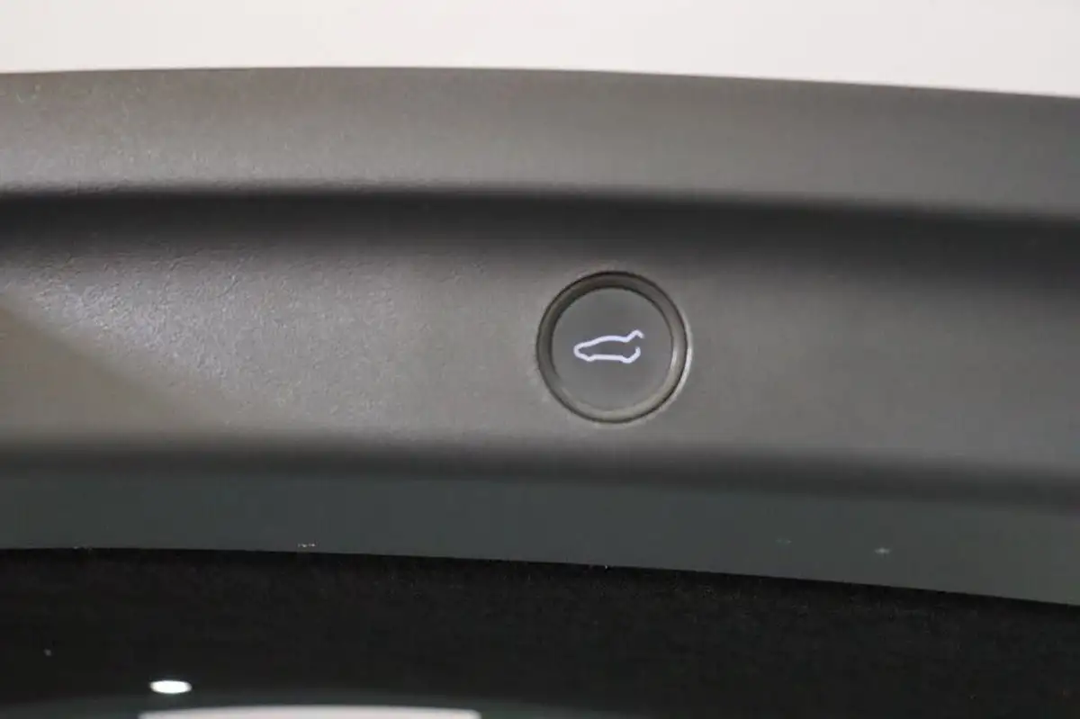 2023-tesla-model-y-e-rwd-big-11