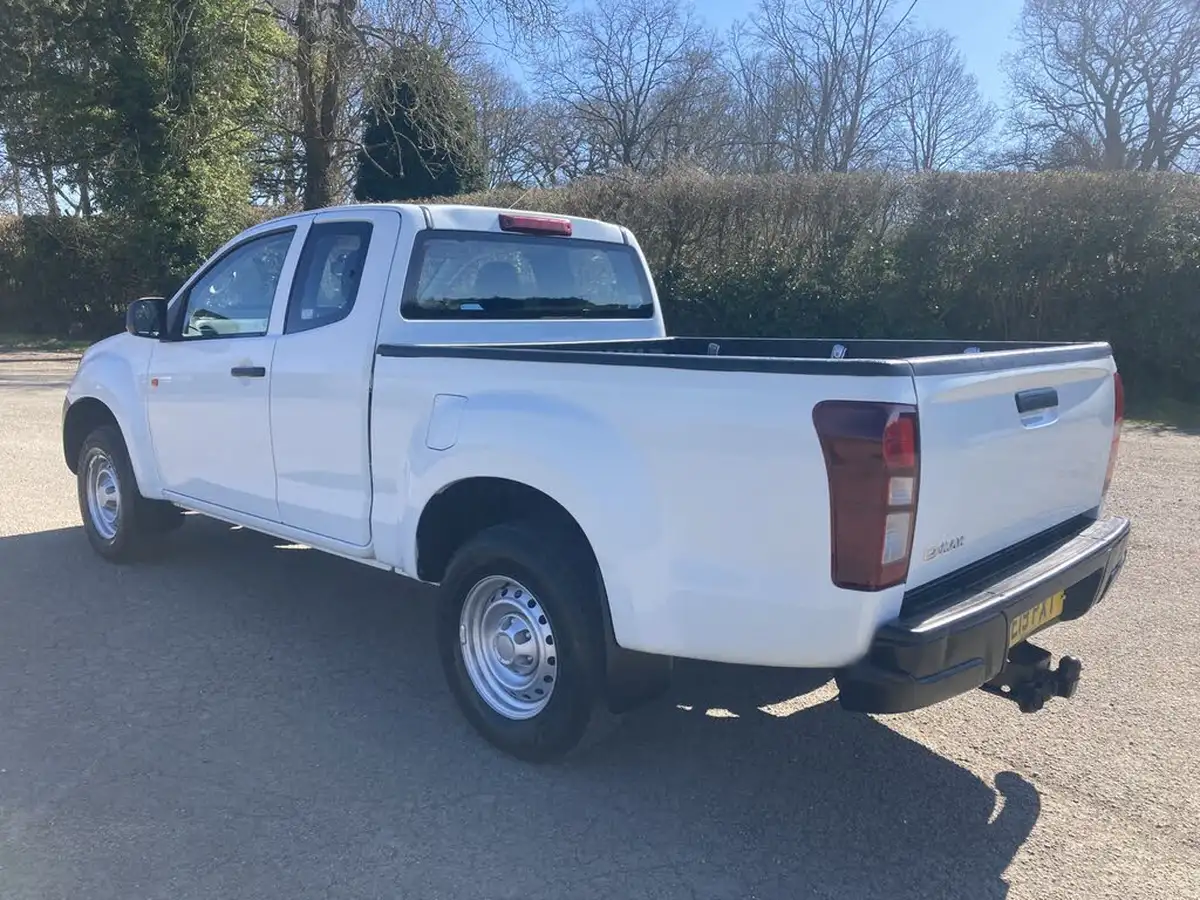 2019-isuzu-d-max-19td-utility-4x4-extended-pick-up-big-4