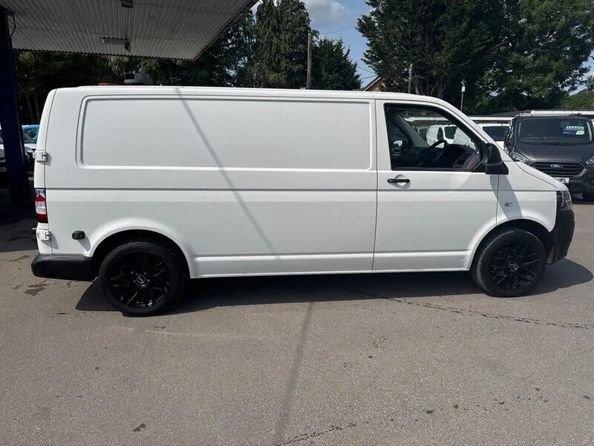 2015-volkswagen-transporter-20tdi-t32-startline-140ps-swb-panel-van-big-2