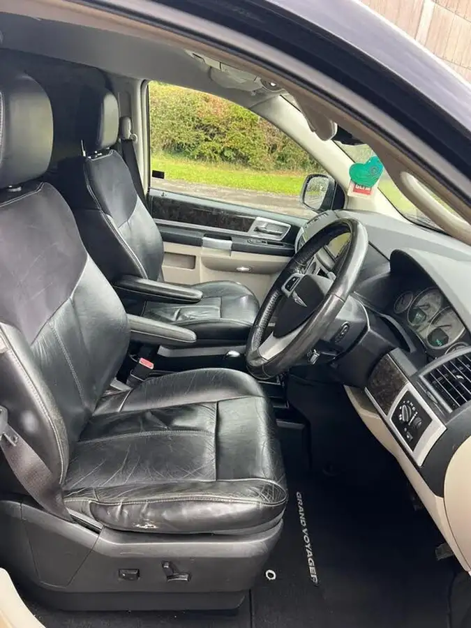 2011-chrysler-grand-voyager-28td-limited-2777cc-big-11