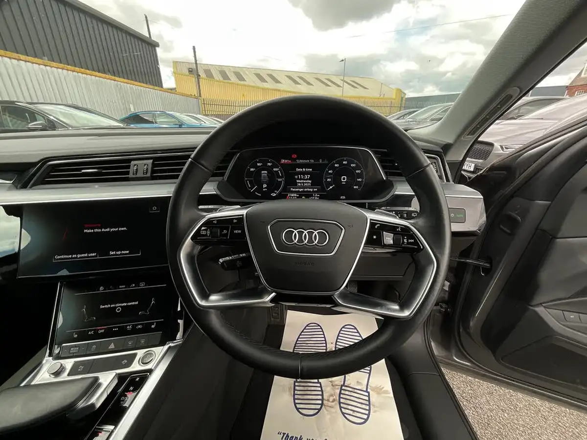 2022-audi-e-tron-55e-technik-station-wagon-big-27