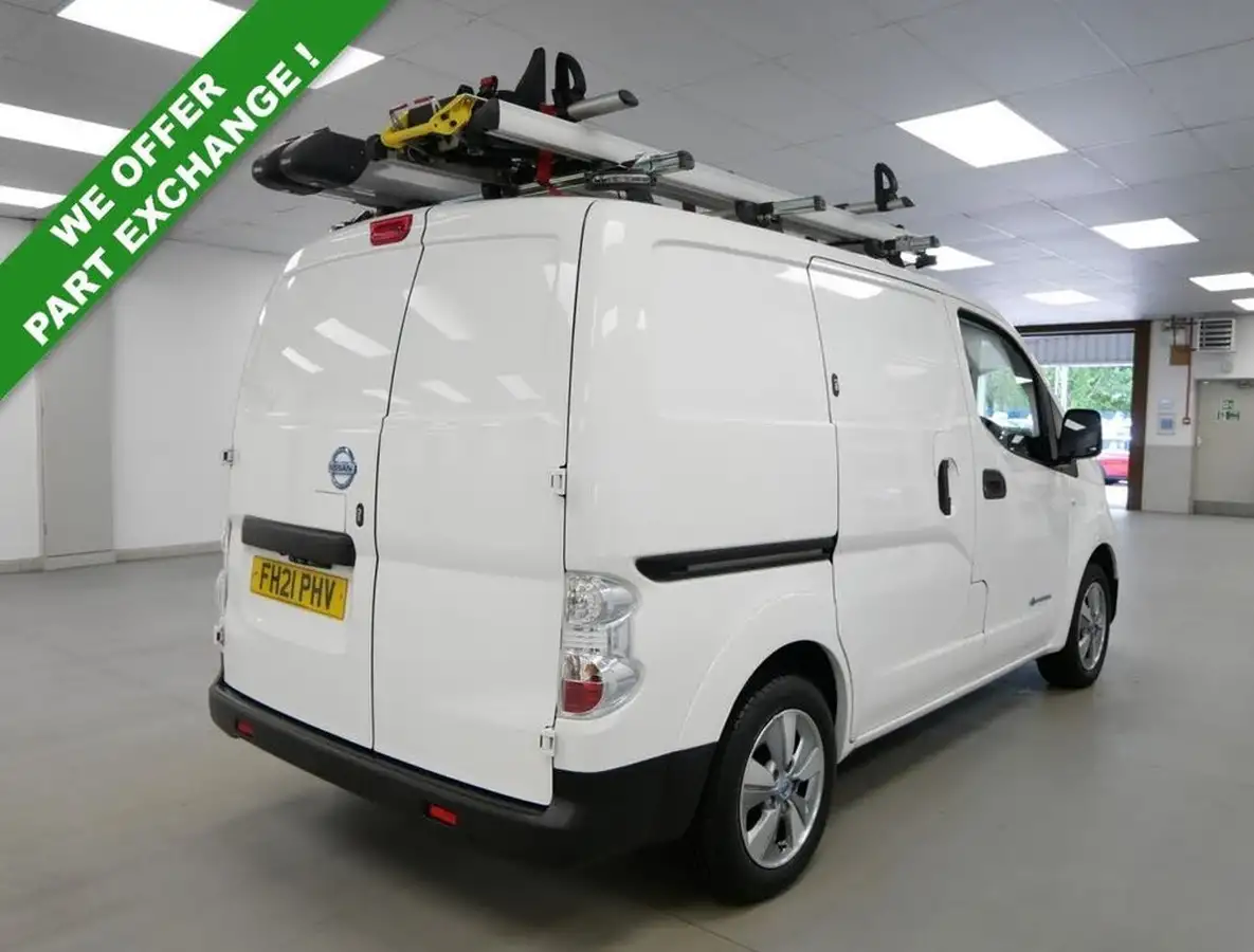 2021-nissan-env200-e-tekna-rapid-panel-van-big-10