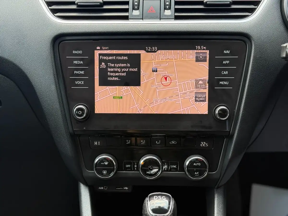 2017-skoda-octavia-16tdi-se-l-115ps-hatchback-1596cc-dsg-big-43