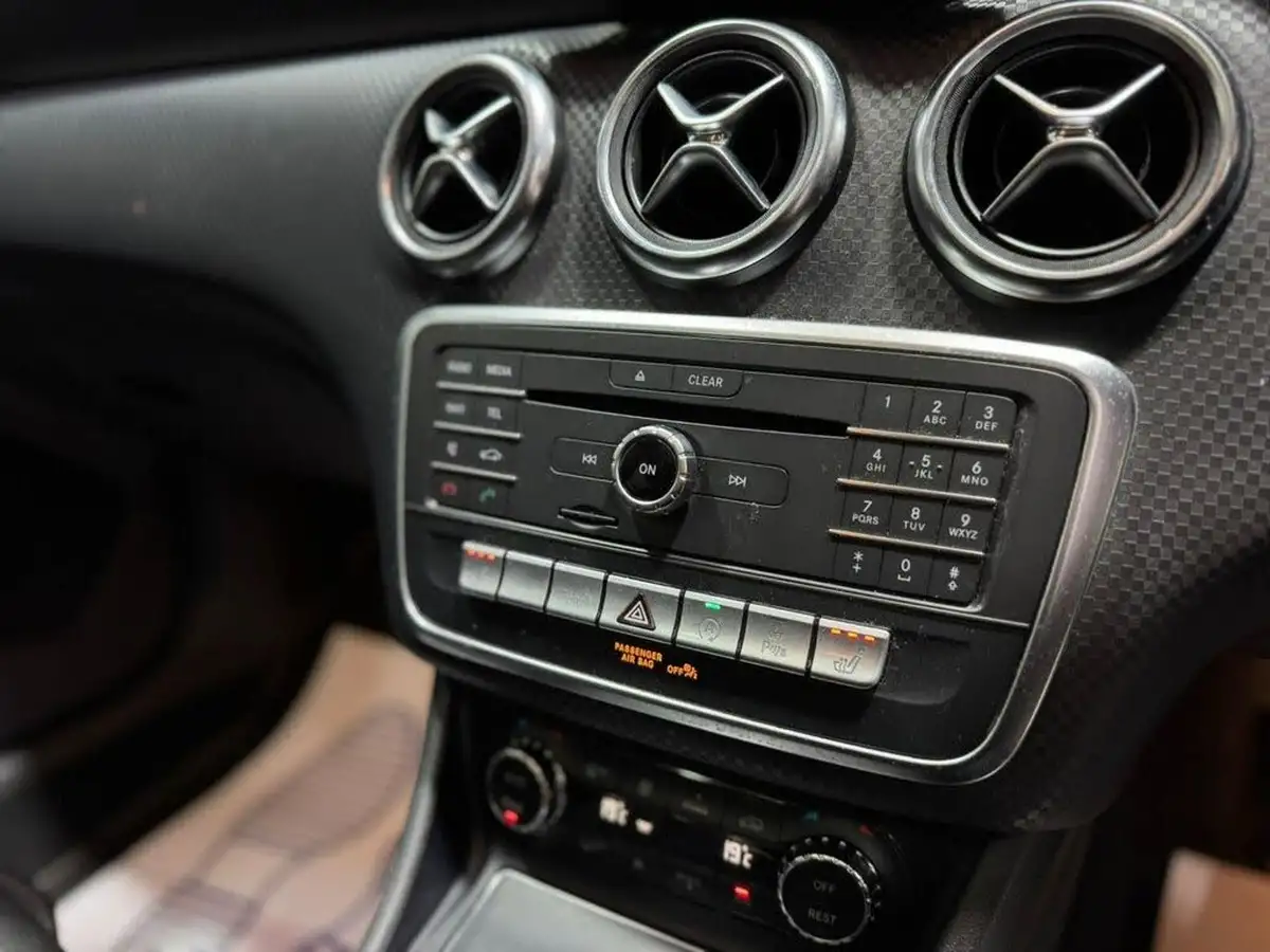 2016-mercedes-benz-a-class-15d-a180d-sport-premiumss-7g-dct-big-21