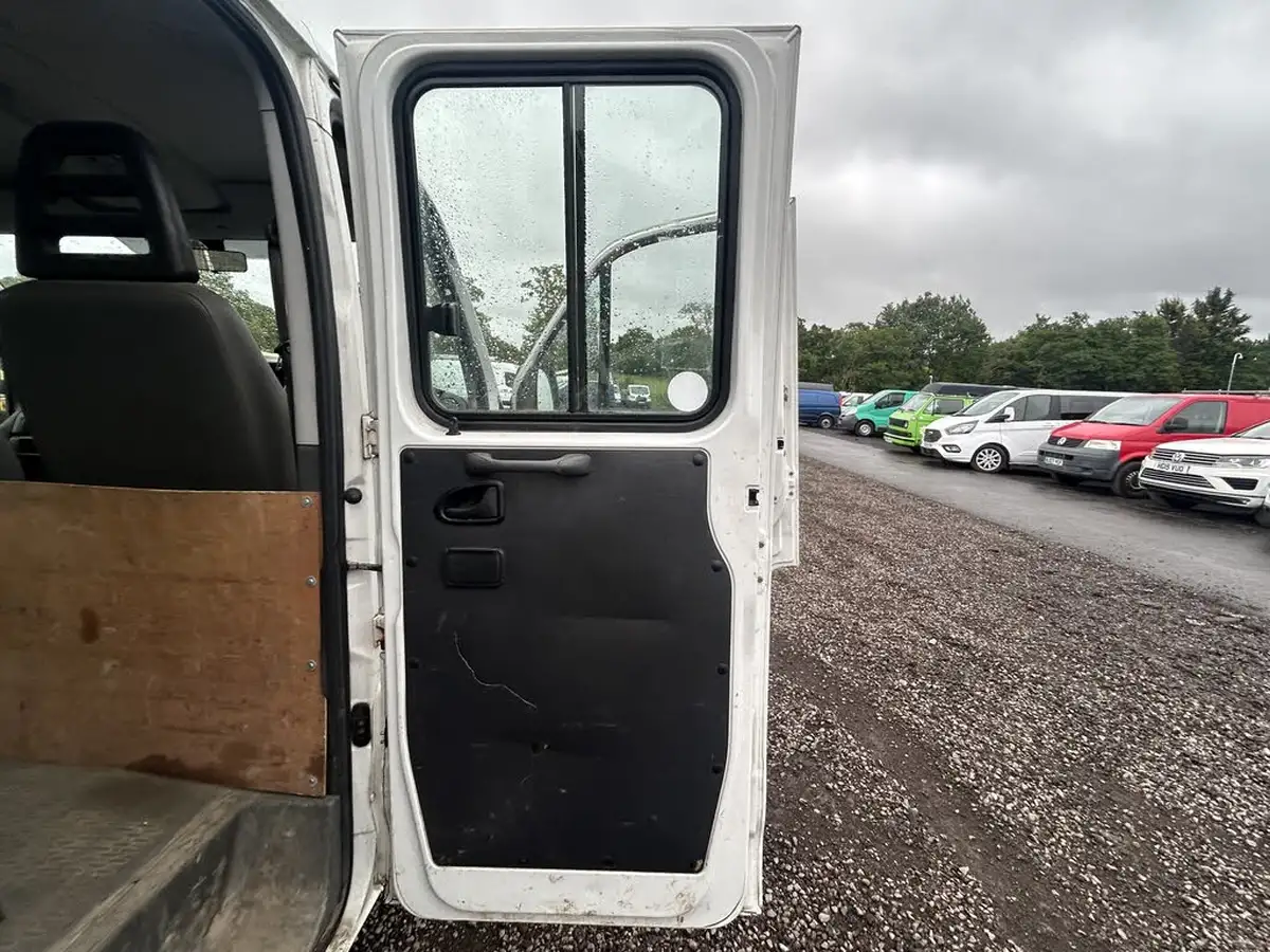 2013-iveco-daily-c-class-23td-35c13-lwb-35c13d-crewcab-big-8