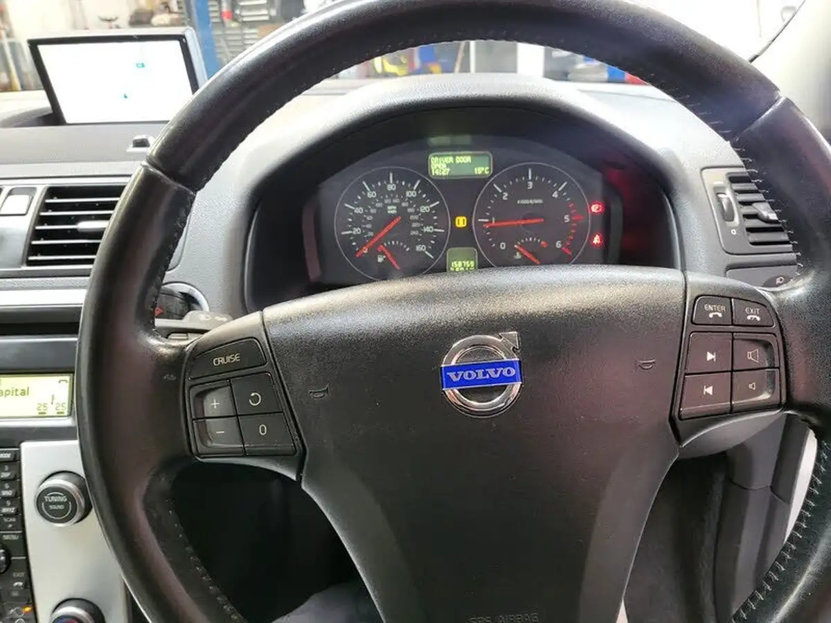 2012-volvo-c30-16d-d2-se-lux-big-9