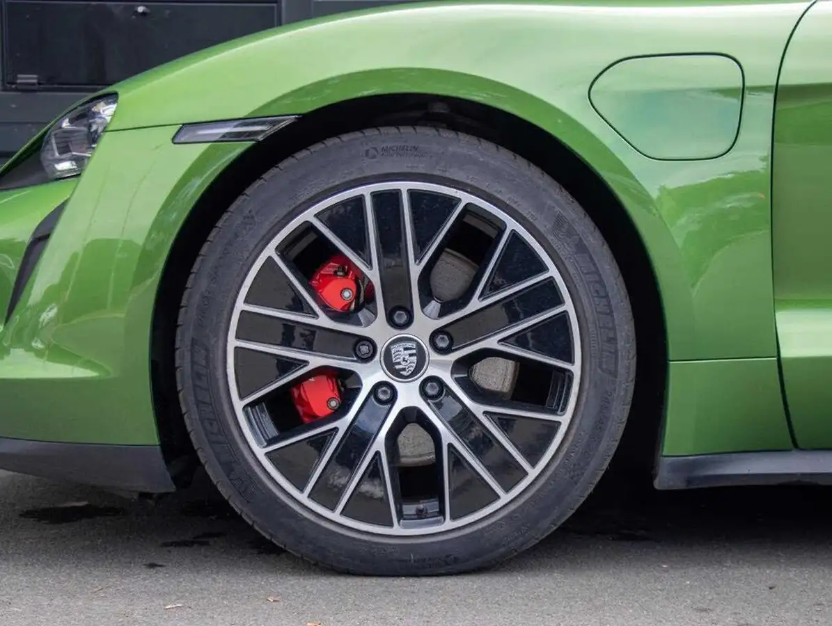 2022-porsche-taycan-e-4s-571ps-performance-battery-plus-big-3