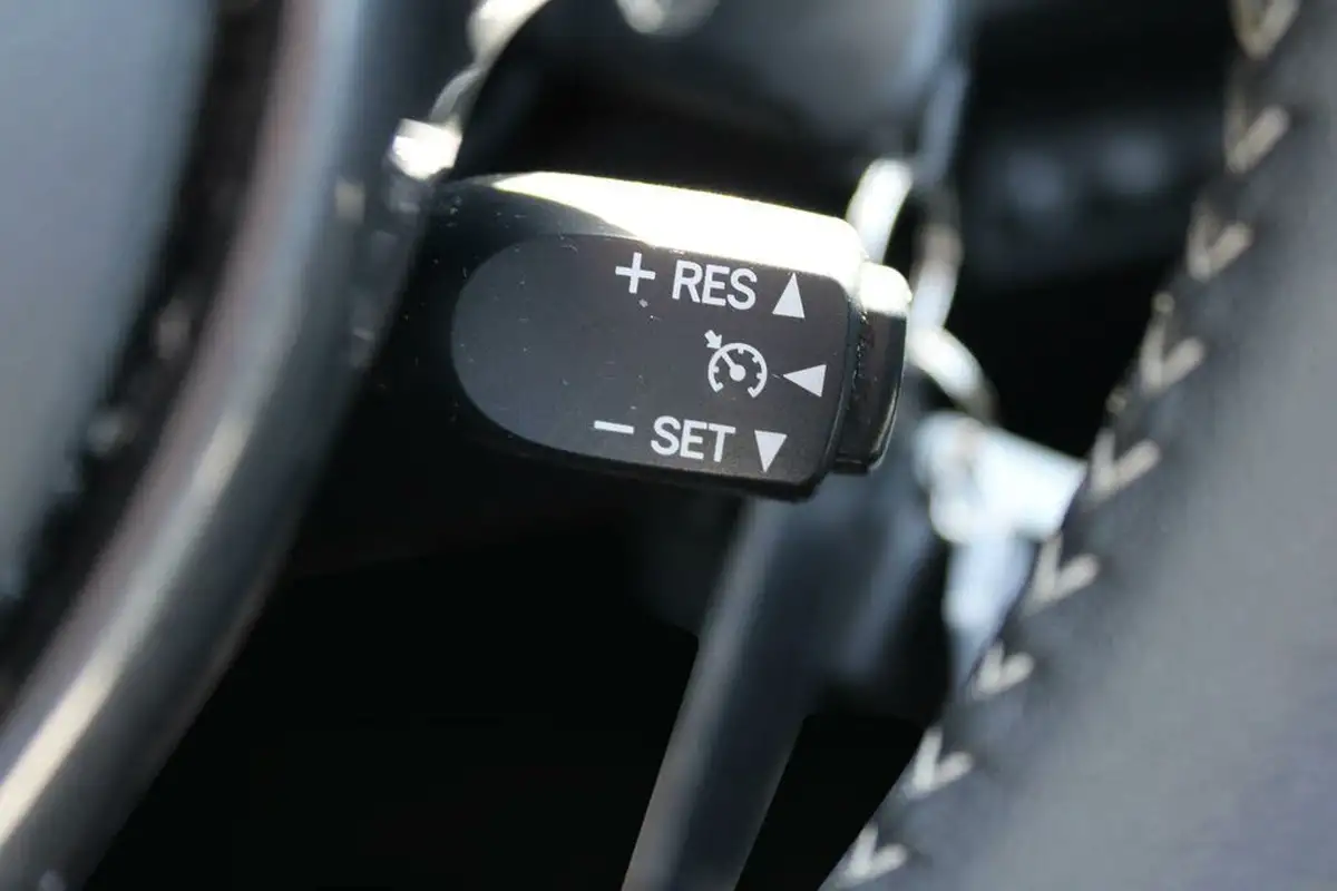 2019-toyota-yaris-15-vvt-i-y20-111bhp-1496cc-big-13