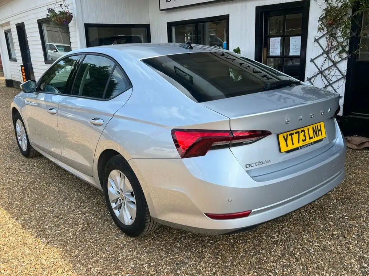 2023-skoda-octavia-15-tsi-se-hatchback-big-11