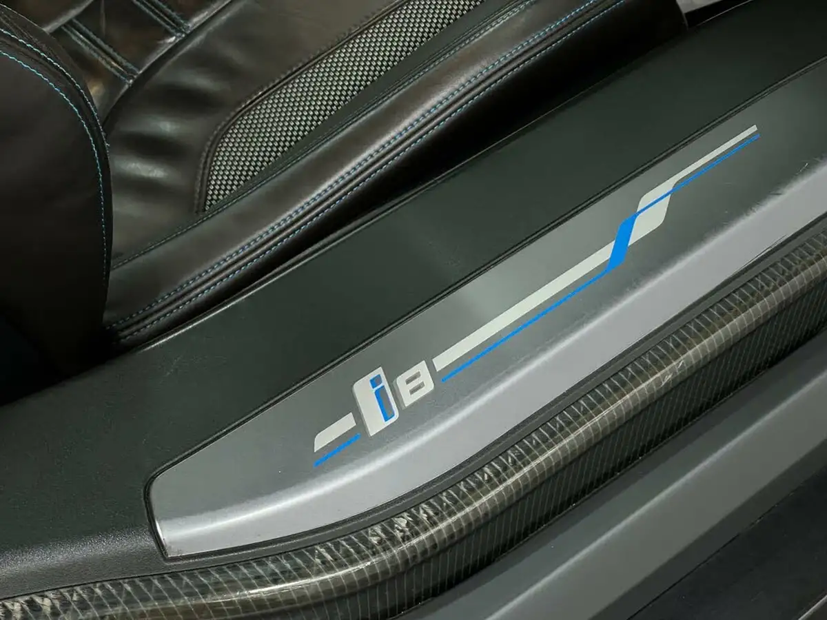 2017-bmw-i8-15-big-38