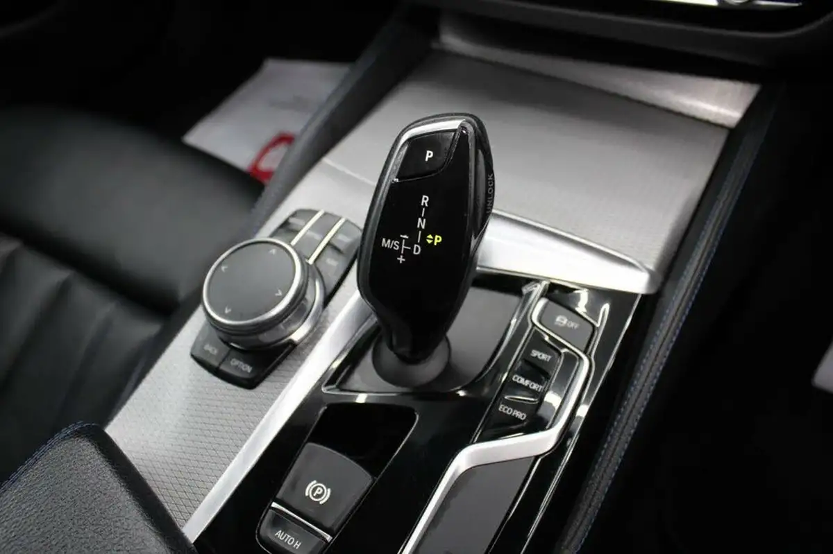 2017-bmw-5-series-20td-520d-m-sport-xdrive-saloon-4d-big-25