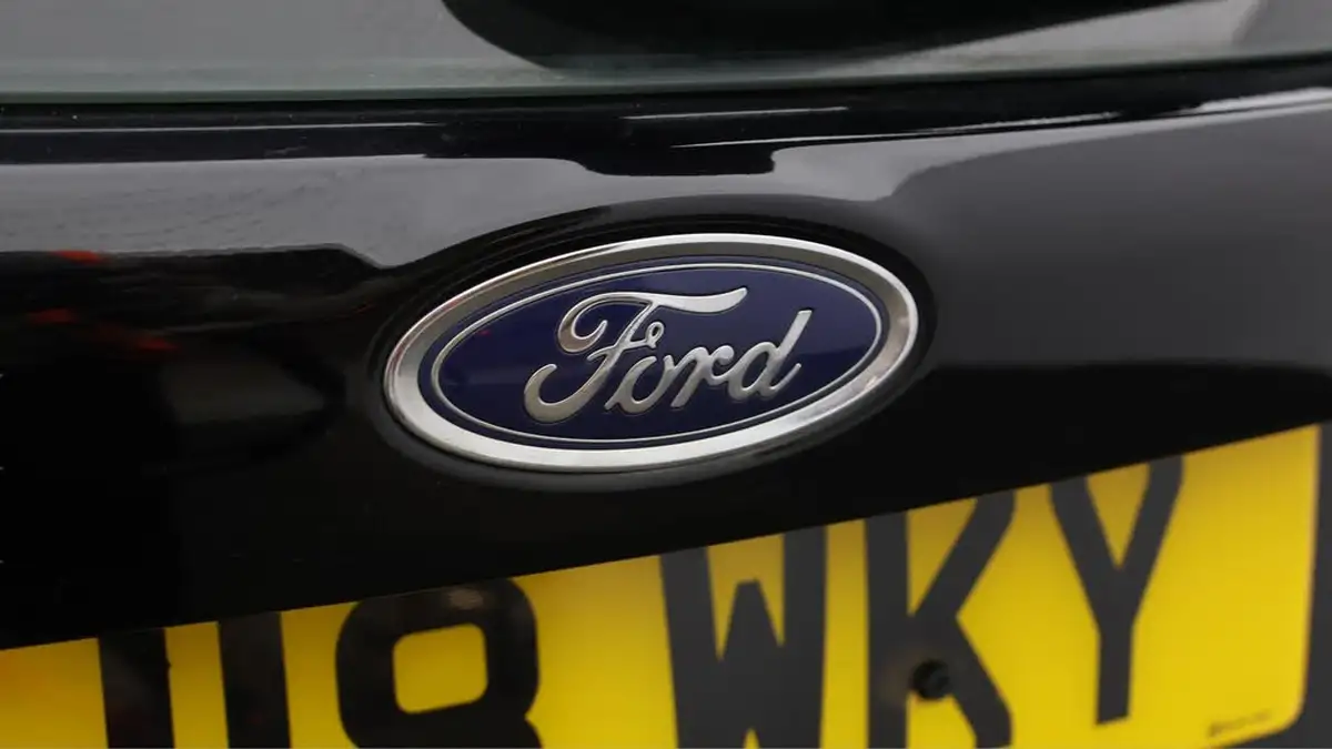 2018-ford-focus-10t-st-line-140ps-hatchback-big-21
