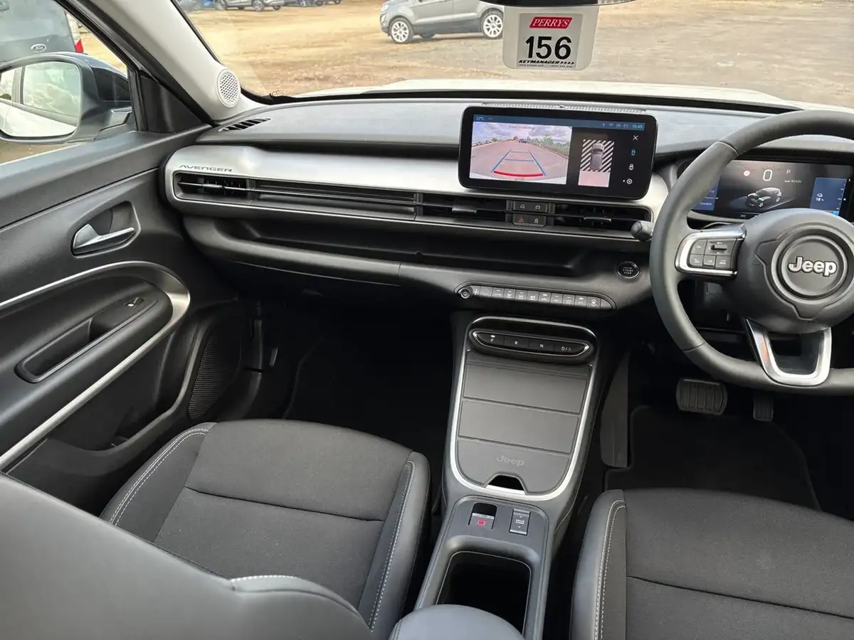 2024-jeep-avenger-e-summit-big-19