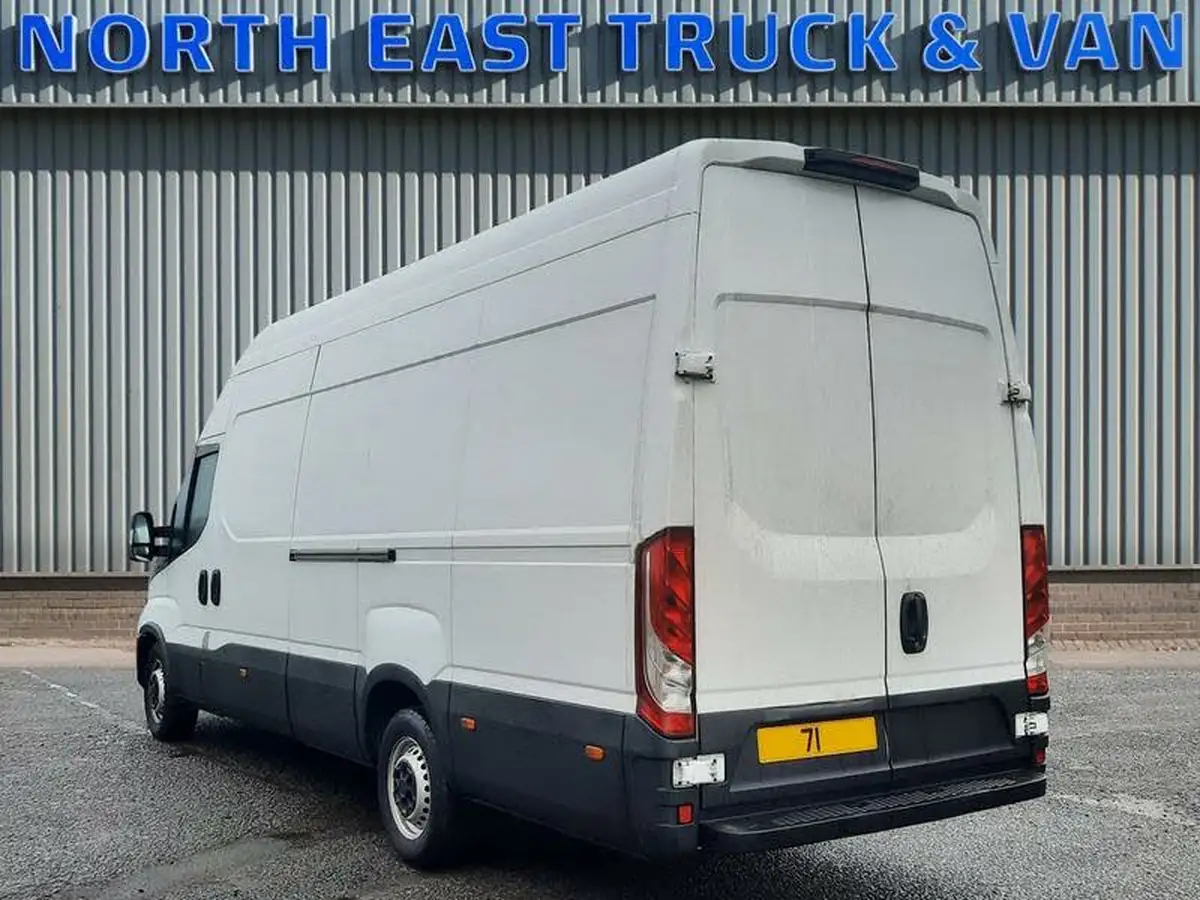 2021-iveco-daily-s-class-23td-35s14v-business-3520lmm-h2-136pseu6dt-big-4