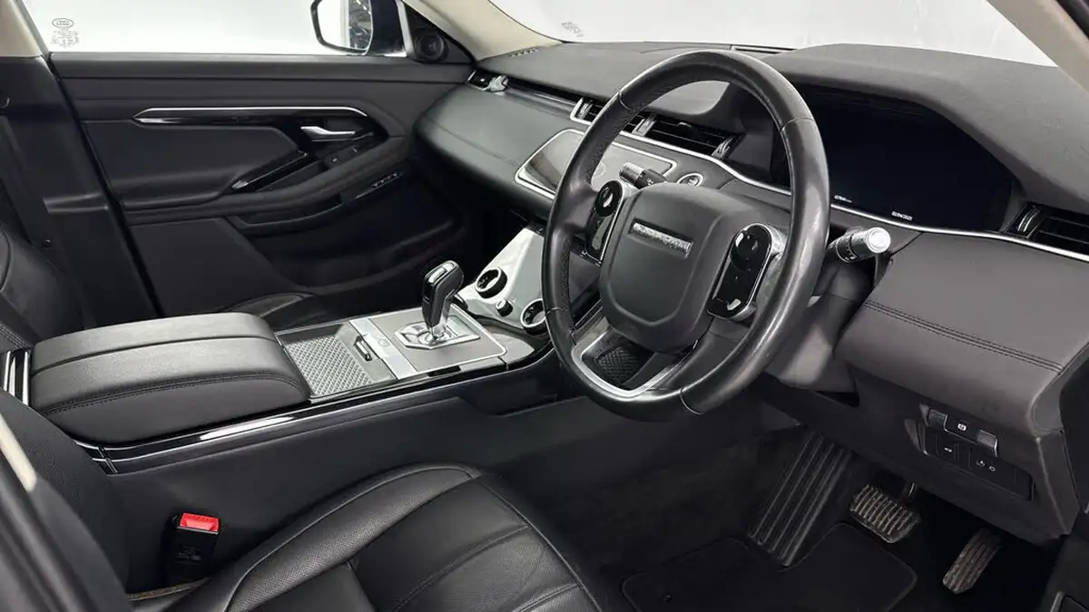2019-land-rover-range-rover-evoque-20-p300-se-big-9