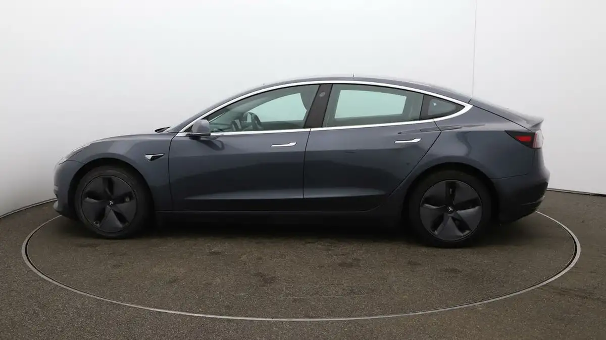 2020-tesla-model-3-e-long-range-big-56