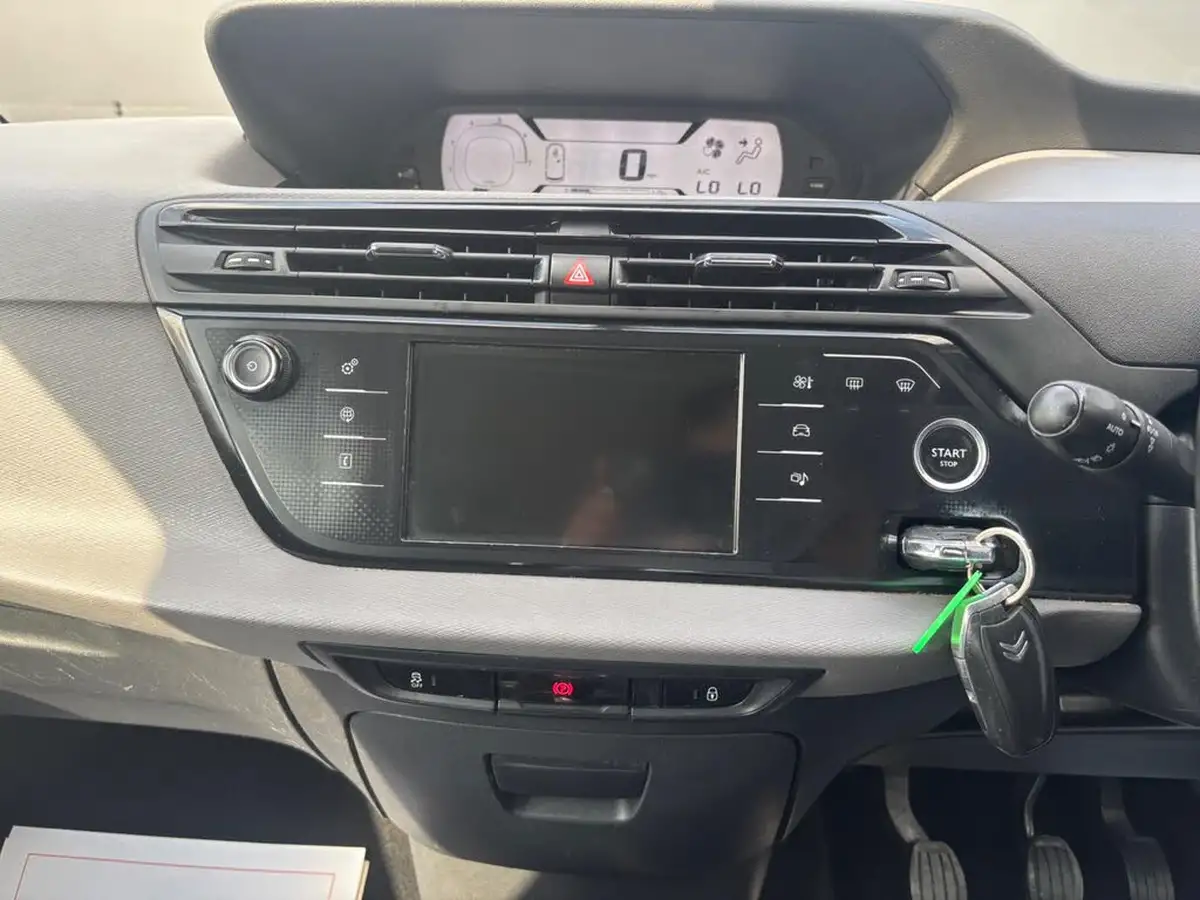 2016-citroen-c4-picasso-16bluehdi-vtr-120ps-big-39