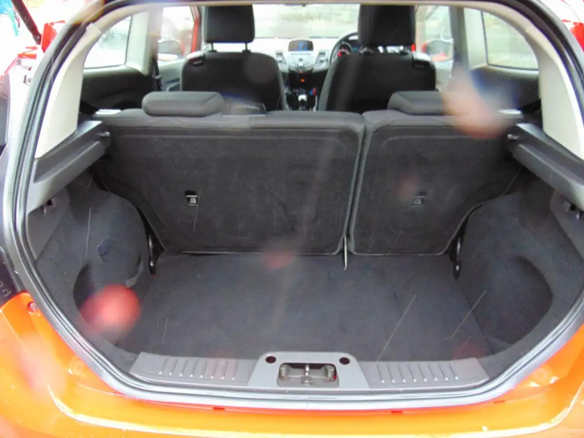 2013-ford-fiesta-125-zetec-3d-big-4