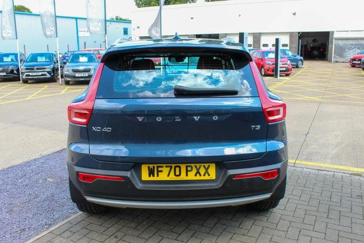2020-volvo-xc40-15-t3-momentum-geartronic-big-6
