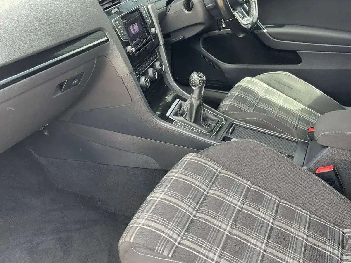 2014-volkswagen-golf-20tdi-gtd-3d-big-41