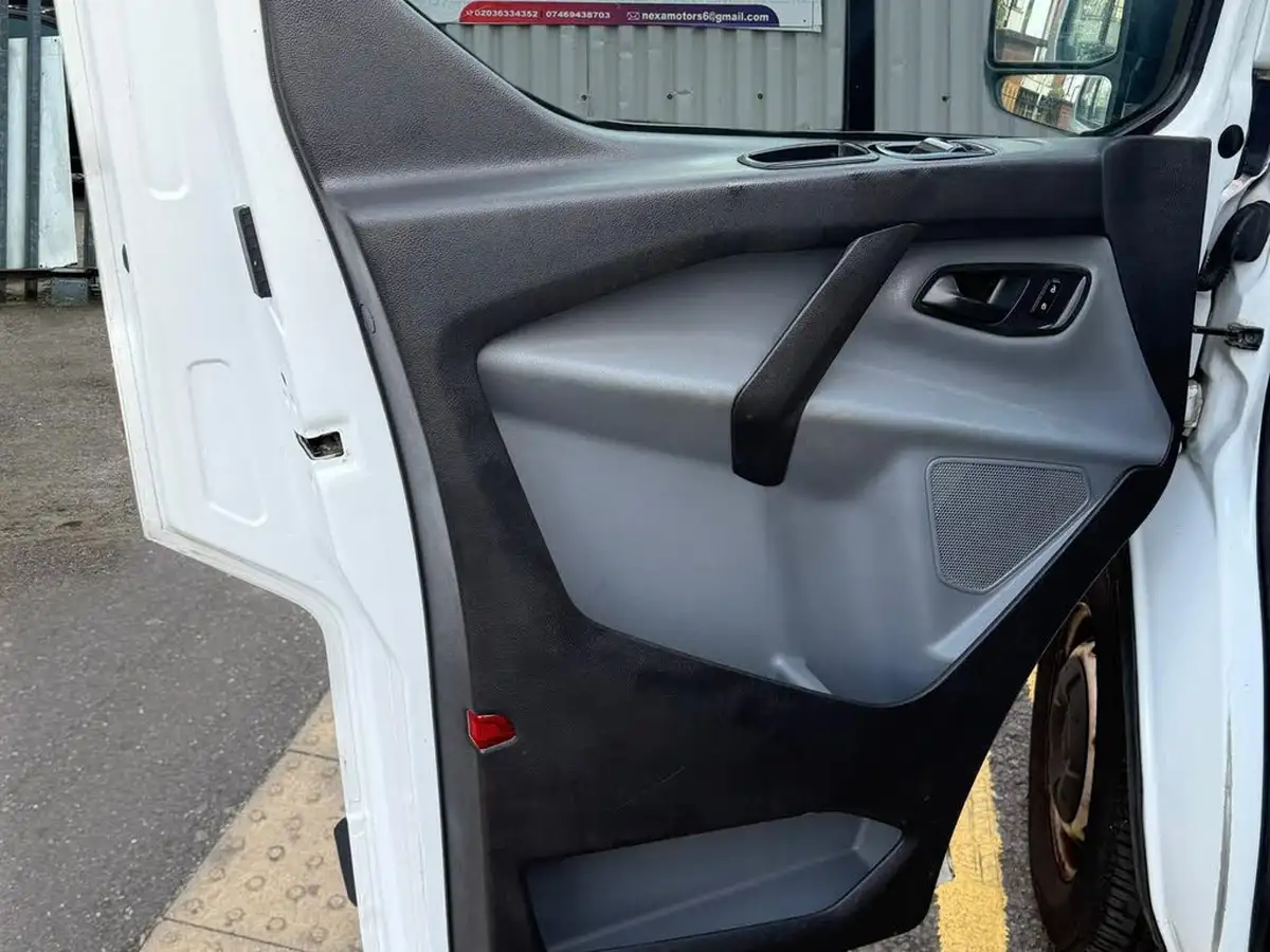 2018-ford-transit-custom-20tdci-290-l1h1-105pseu6-panel-van-big-13