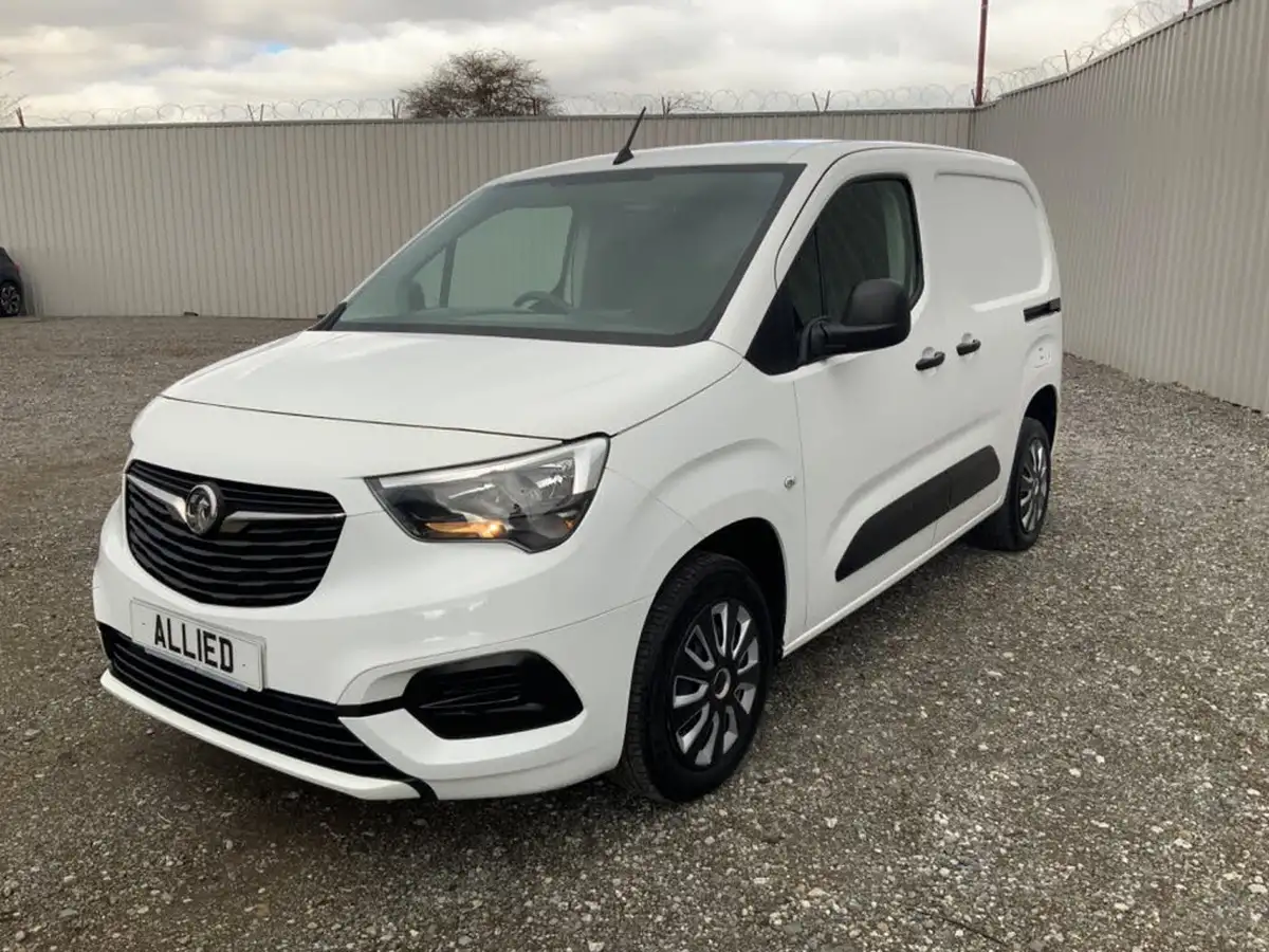 2020-vauxhall-combo-15cdti-sportive-2300-100pseu6dt-l1h1-panel-big-2