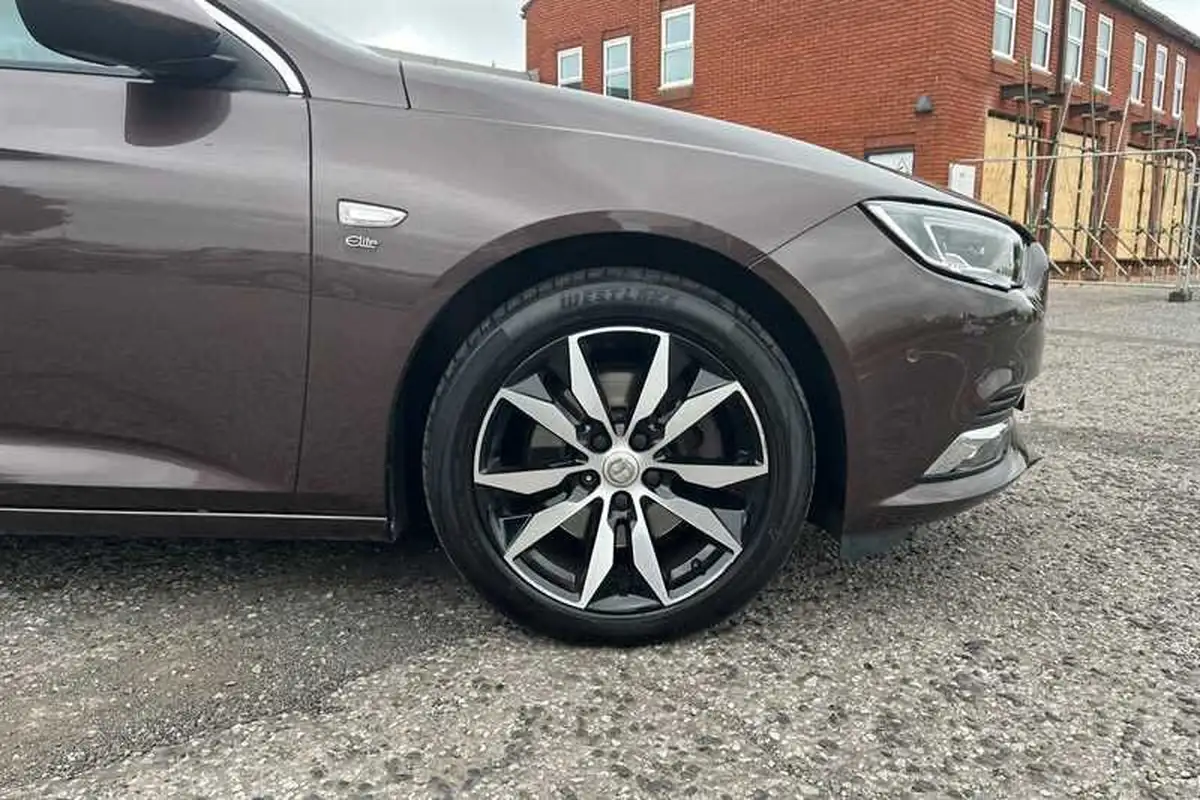2017-vauxhall-insignia-sports-tourer-20td-elite-nav-ss-big-8