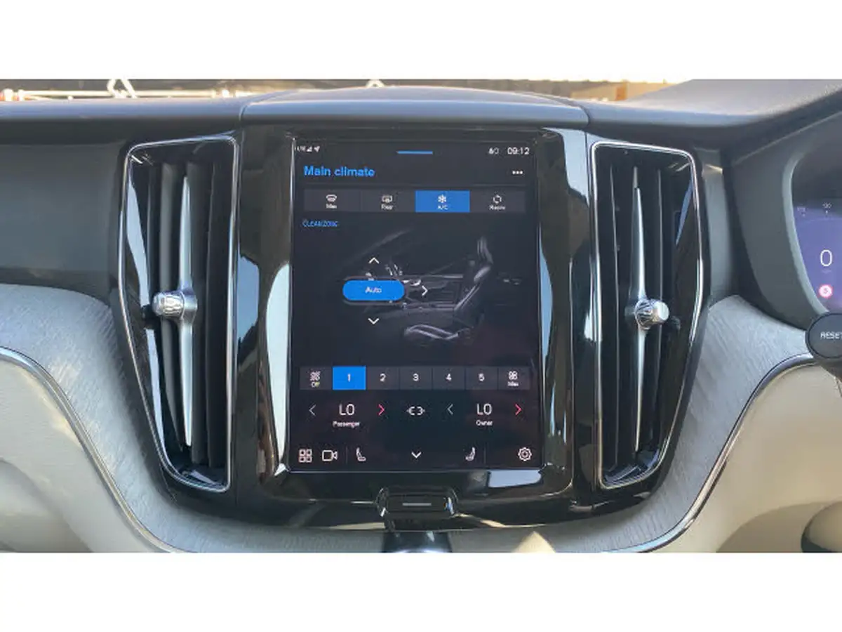 2023-volvo-xc60-20-b5-core-big-28