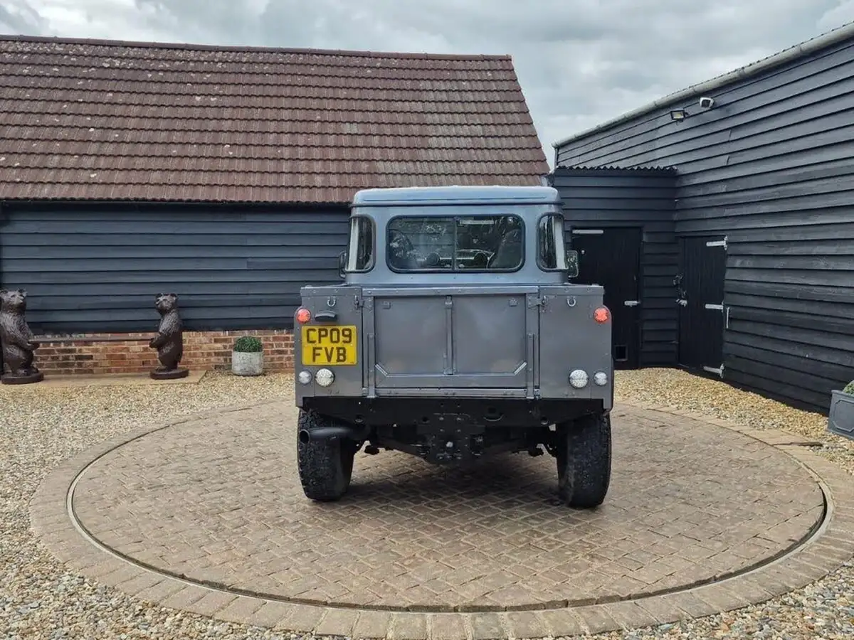 2009-land-rover-90-defender-24td-county-pick-up-big-2