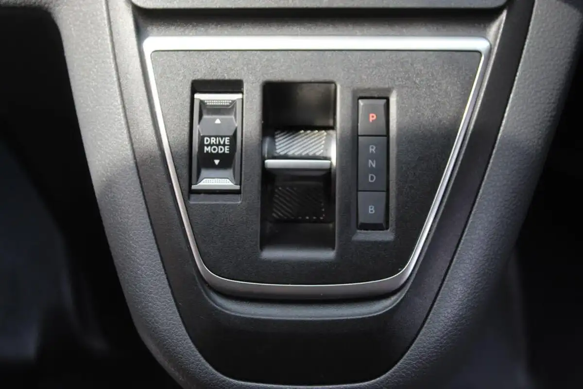 2021-vauxhall-vivaro-life-e-edition-l-big-27