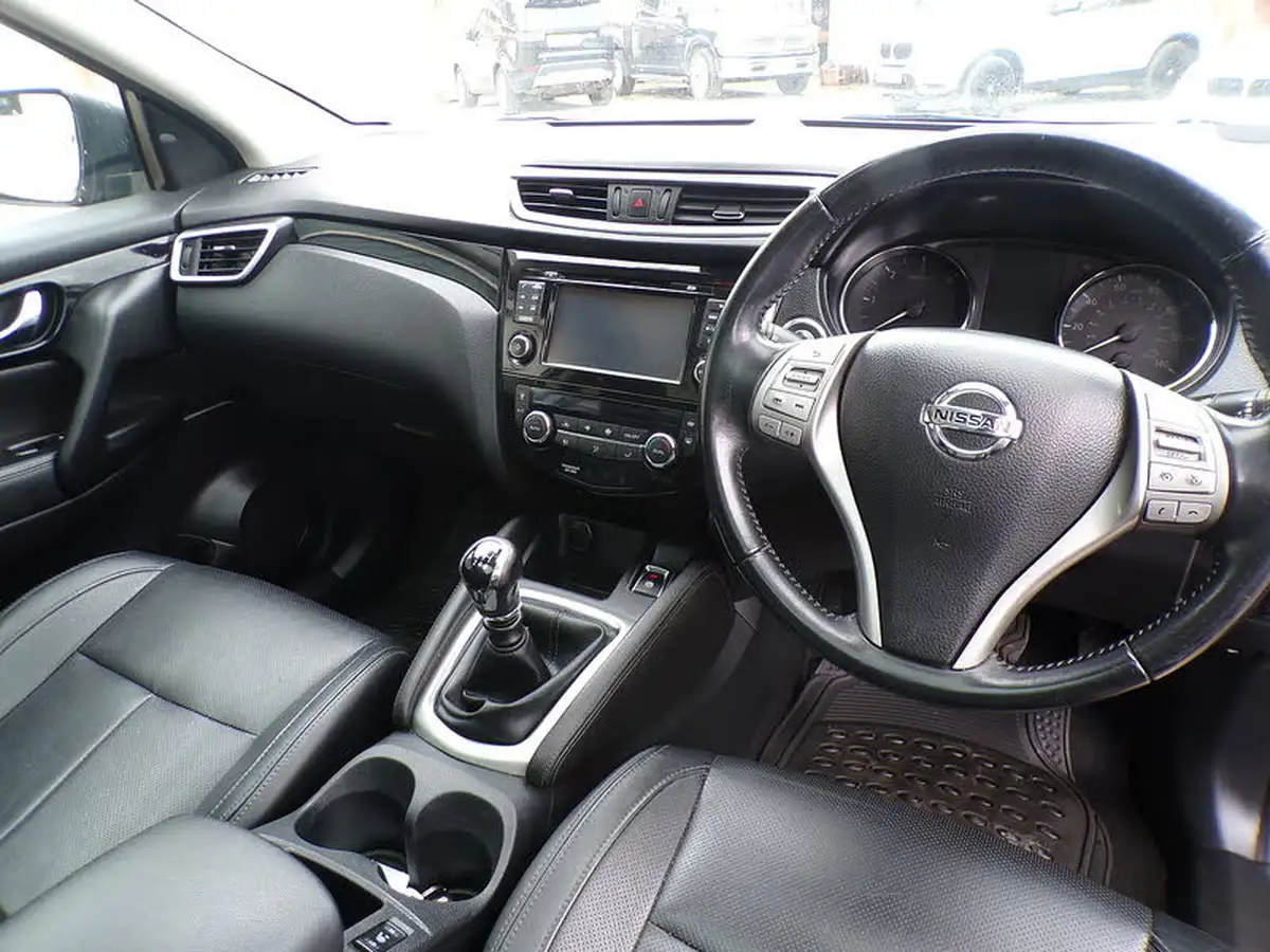 2015-nissan-qashqai-16dci-tekna-big-14