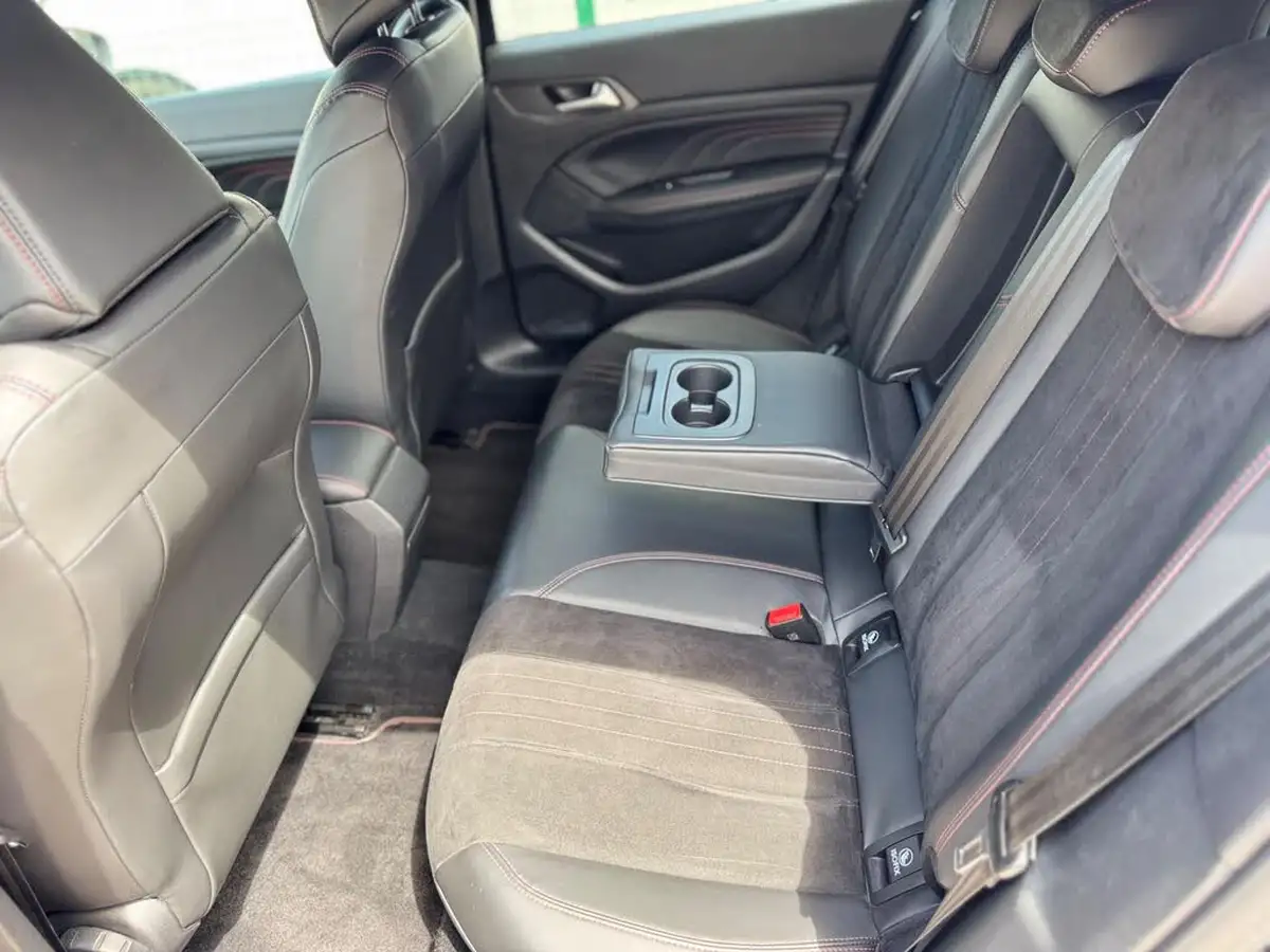 2015-peugeot-308-20-bluehdi-gt-line-20-bluehdi-big-4