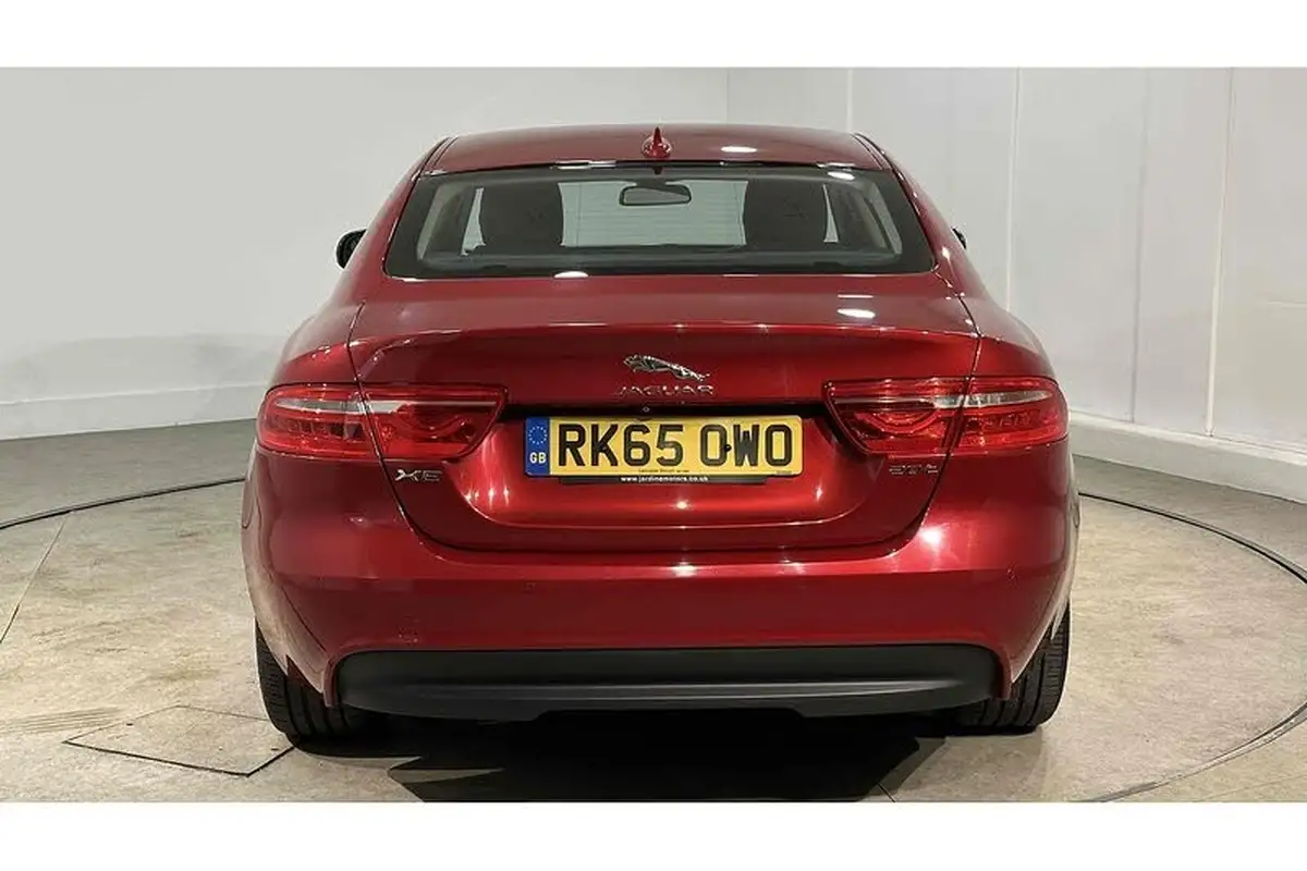 2015-jaguar-xe-20-prestige-big-9