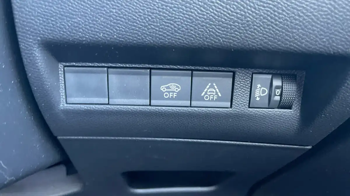 2022-peugeot-208-12-puretech-active-premium-100ps-big-17