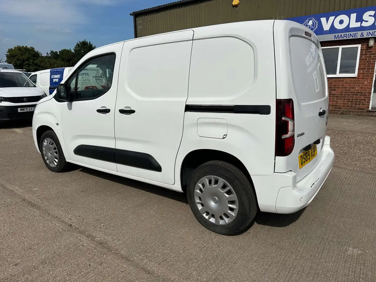 2019-vauxhall-combo-15cdti-sportive-2300-16v-100pseu6dt-l1h1-panel-big-6