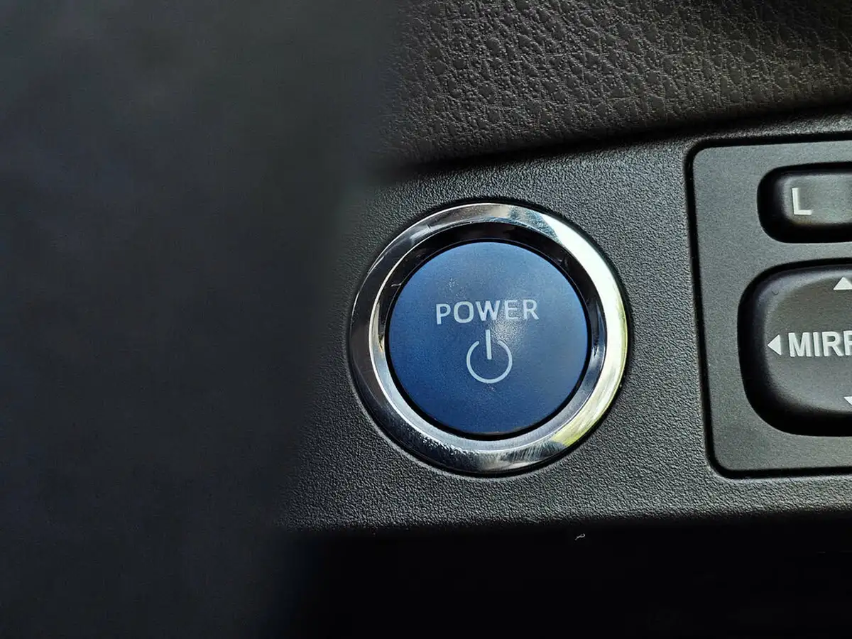 2019-toyota-yaris-15-vvt-i-icon-tech-98bhp-hybrid-1497cc-e-cvt-big-6