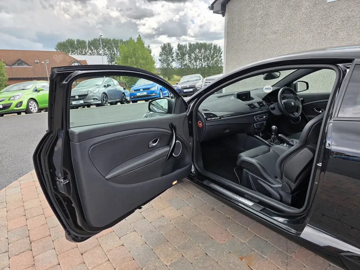 2013-renault-megane-20-renaultsport-265-big-8