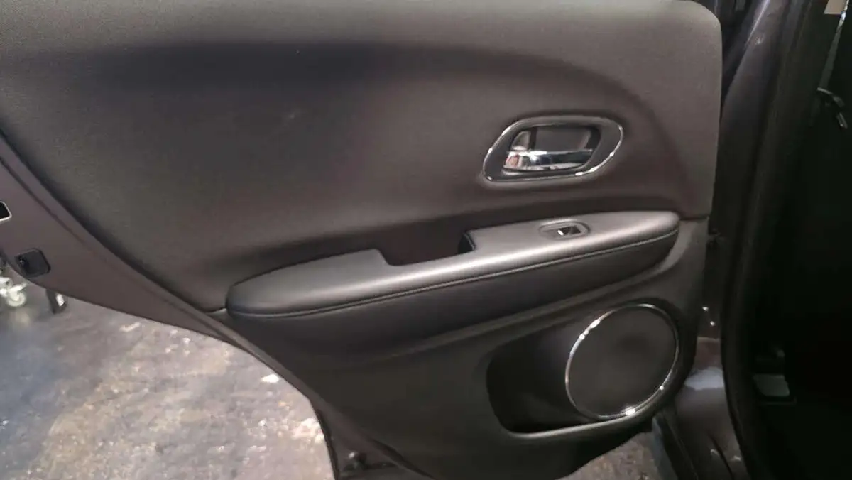 2016-honda-hr-v-15-i-vtec-se-navi-big-18