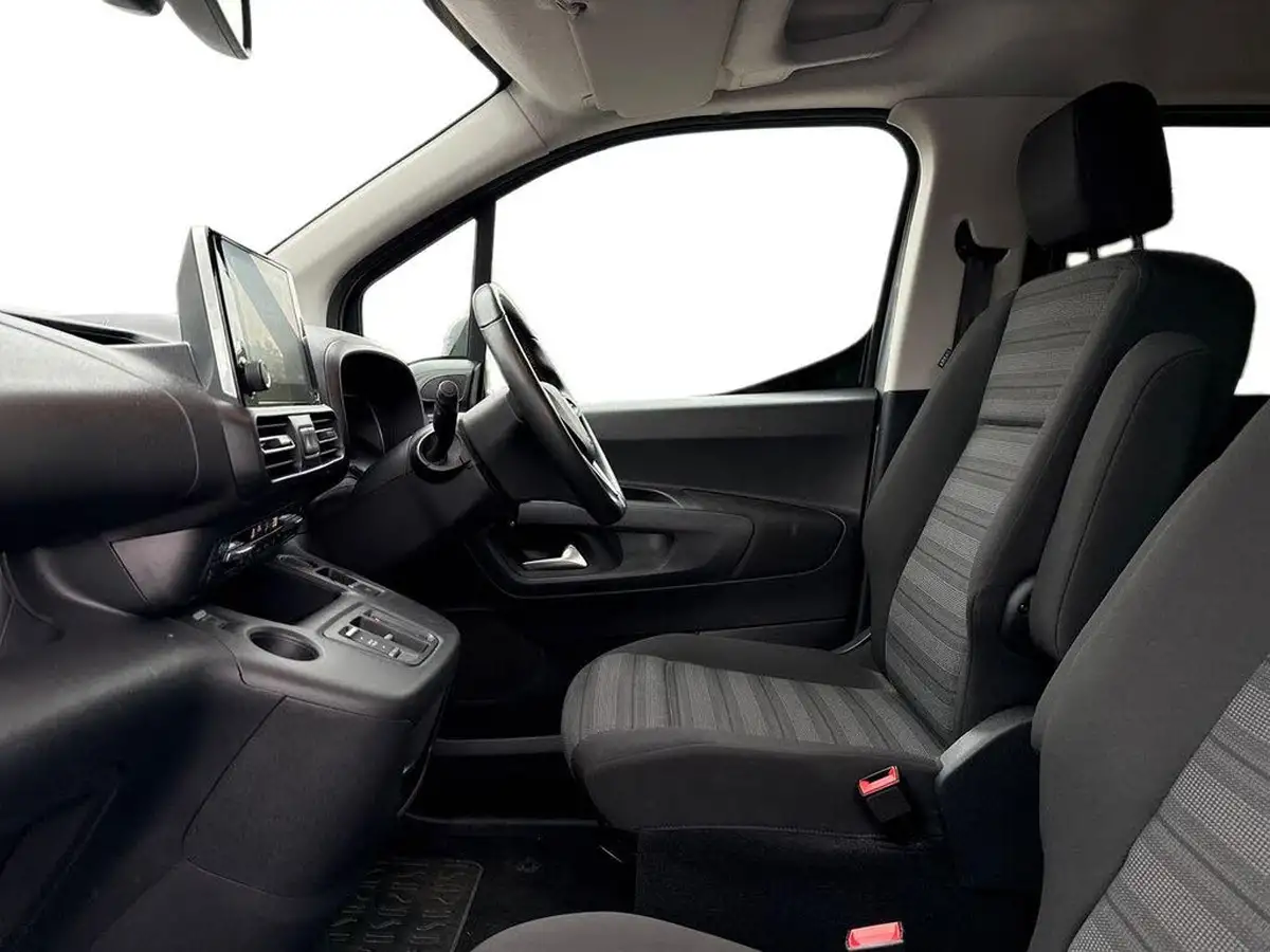2024-vauxhall-combo-life-e-ultimate-big-9