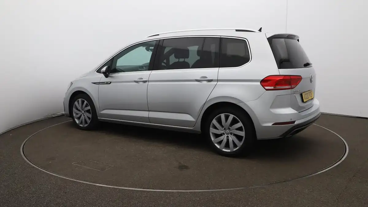 2020-volkswagen-touran-15-tsi-r-line-big-38