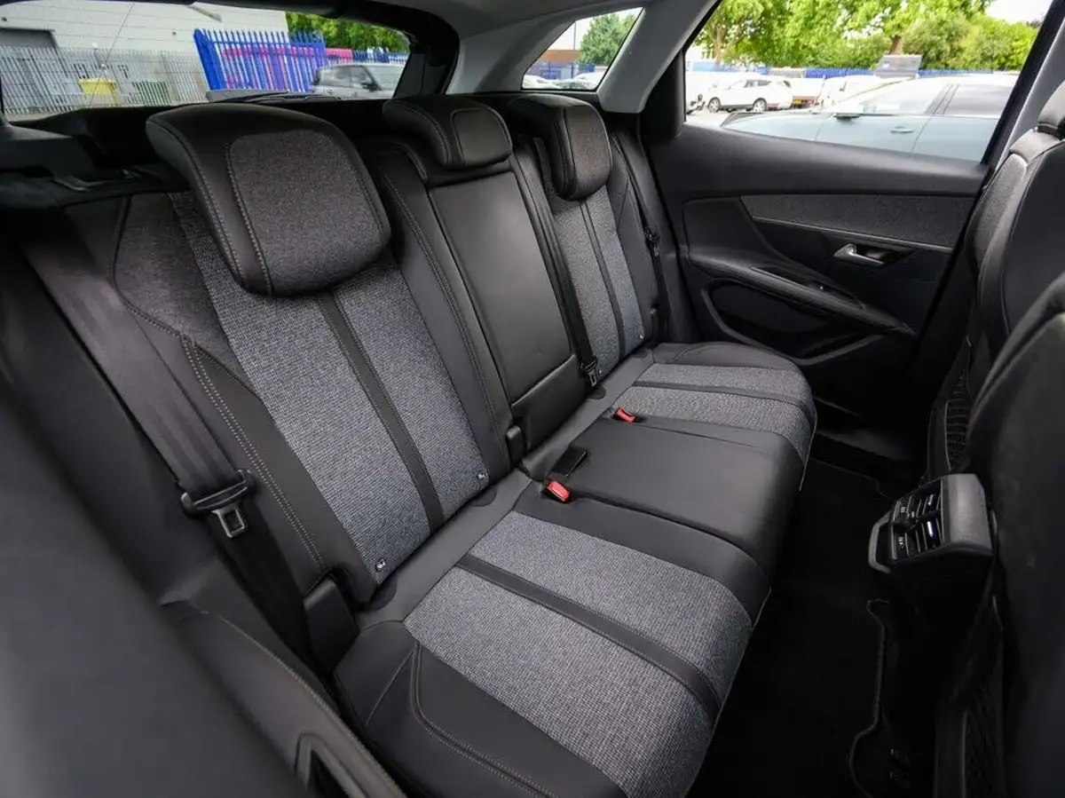 2018-peugeot-3008-suv-12-puretech-allure-eat6-big-11