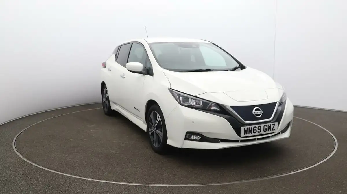 2020-nissan-leaf-e-tekna-big-35