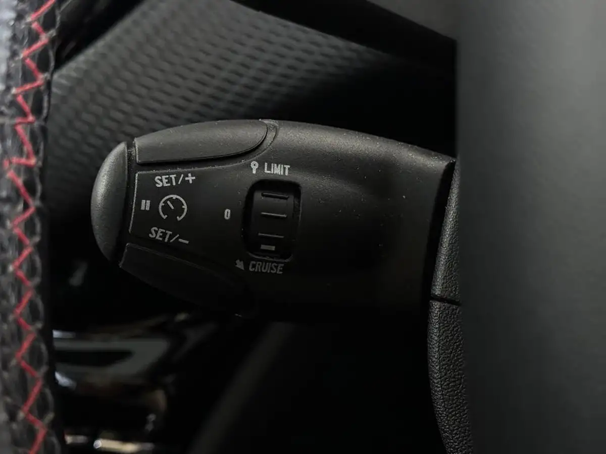 2018-peugeot-2008-suv-12-puretech-gt-line-110bhp-eat6-big-21